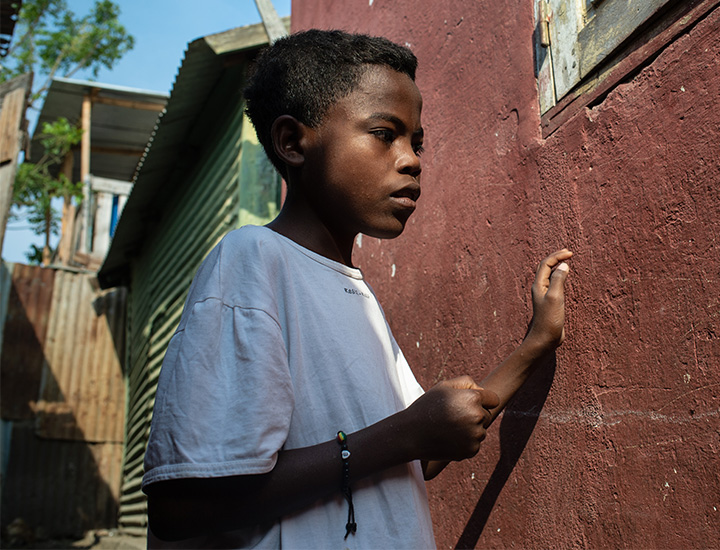 Oscar walking along a wall.